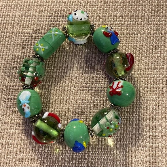 Chunky Art Glass Bead Christmas Stretch Bracelet Handmade Wedding Cake - Picture 2 of 2